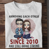 Ennuyeux depuis l'année toujours aussi fort - T-shirt unisexe personnalisé - Cadeau pour couple, mari, épouse, anniversaire, fiançailles, mariage, cadeau de mariage
